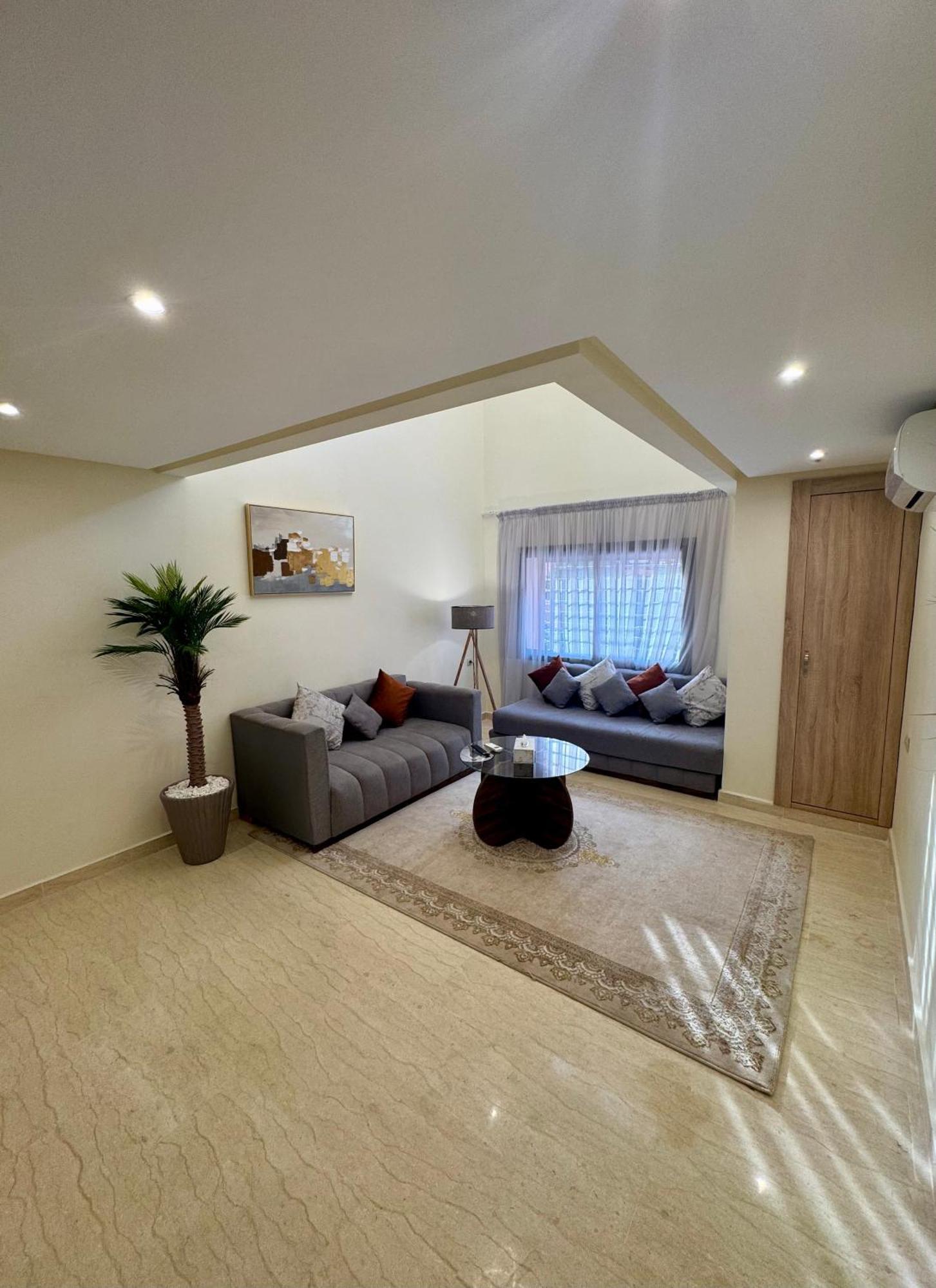 The Cosy Duplex With Gym Access & Near Mall, Palooza Apartment